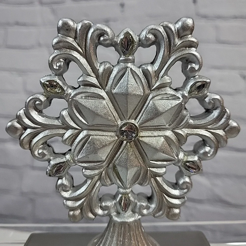 VICTORIAN STYLE ORNAMENTAL 11 1/4